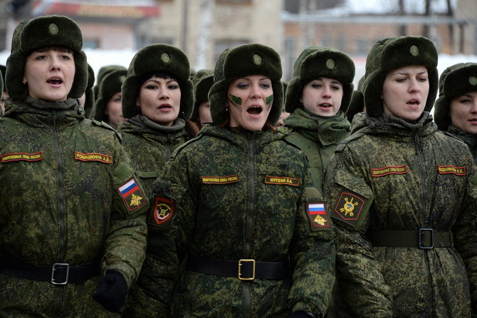 “Шкребуть останнє”: У мордорі планують залучати жінок до війни в Україні через великі втрати