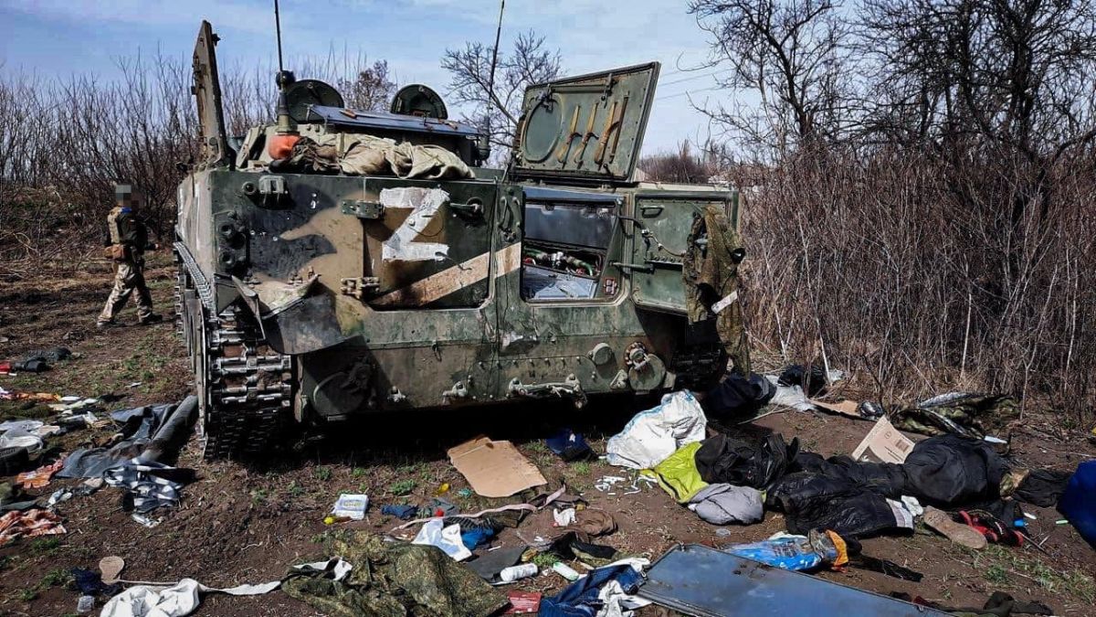 “Розірвало на частини”: ЗСУ показали кадри як одним влучним пострілом ліквідували натовп орків (Відео)