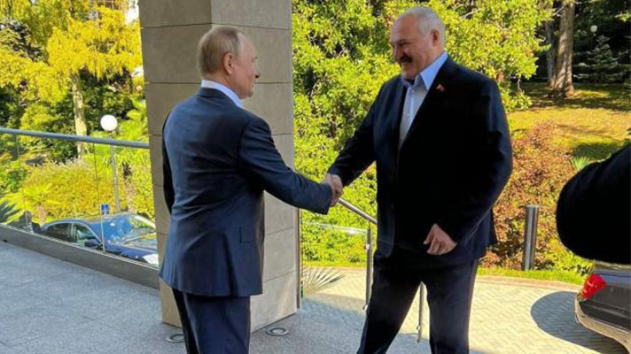 Лукашенко терміново прилетів на переговори до Путіна