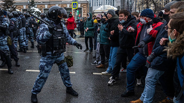 У Росії на мітингу проти путінської мобілізації пролунали перші постріли (ВІДЕО)