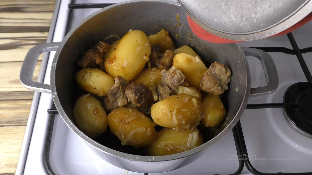 Ситна та дуже смачна картопля з м’ясом: мало хто так готує картоплю а дарма
