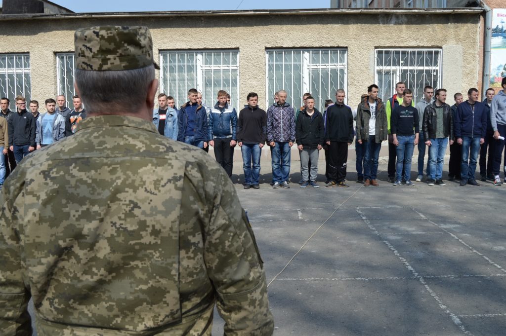 Що робити, якщо вас затримали та незаконно доправили до ТЦК та намагаються обшукати для отримання документів – пояснення юриста