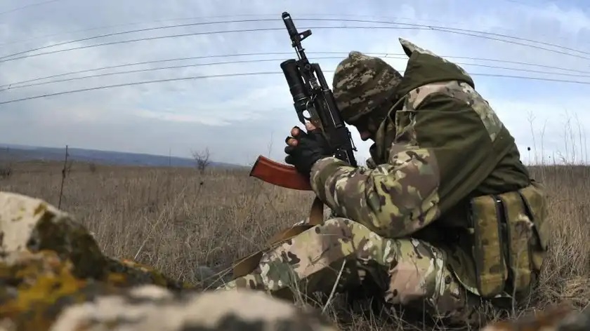 “Крик душі бійця ЗСУ”: Тільки і чути, як всі втомилися від війни. А я втомився щоденно прощатися з життям. Коли прилітає чітко в окоп, ти чуєш вихід: рахуєш секунди…