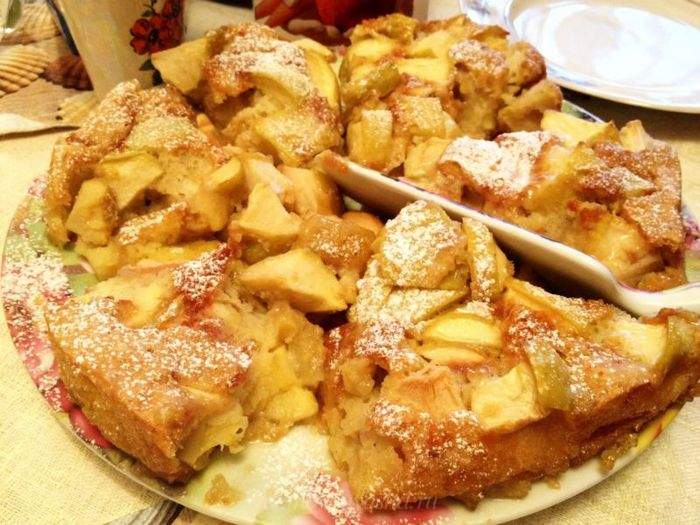 Повітряний і пишний пиріг з яблуками на кефірі. Перевершив всі очікування