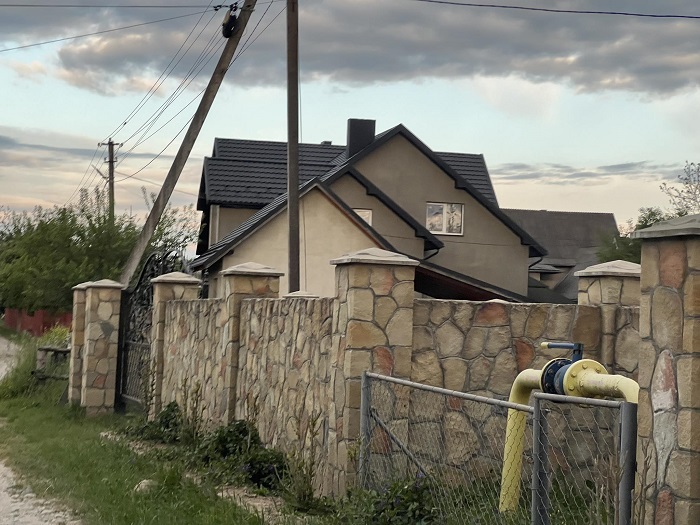 Мамо їдь звідси і більше не повертайся. тебе тут більше ніхто не чекає, – тихо сказав син матері. Жінку ніхто навіть не проводжав