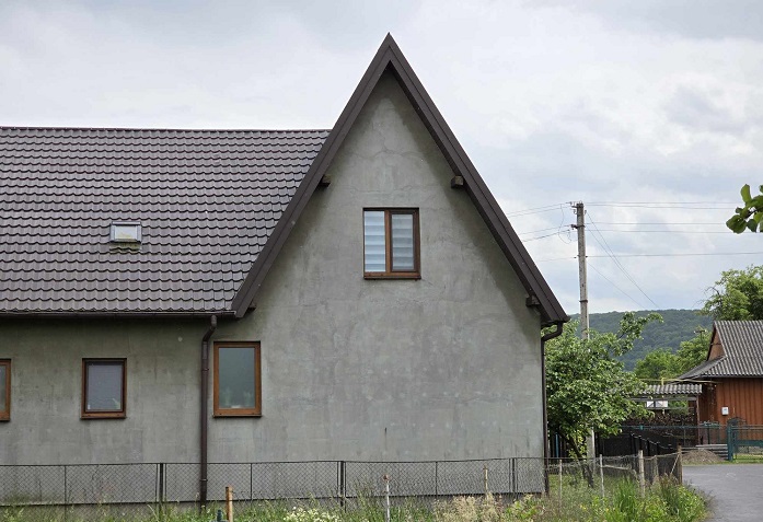 Знаєш, я не хотів доводити до такого… але терпіти більше немає сил. Я йду, — процідив Андрій, дивлячись на дружину