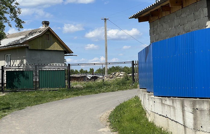 Марина не могла повірити своїм очам. Перед нею стояв хлопчисько-безпритульник, якому вона колись незважаючи на заборону господаря, щодня виносила булочку з пекарні, щоб хлопчик не страждав від голоду