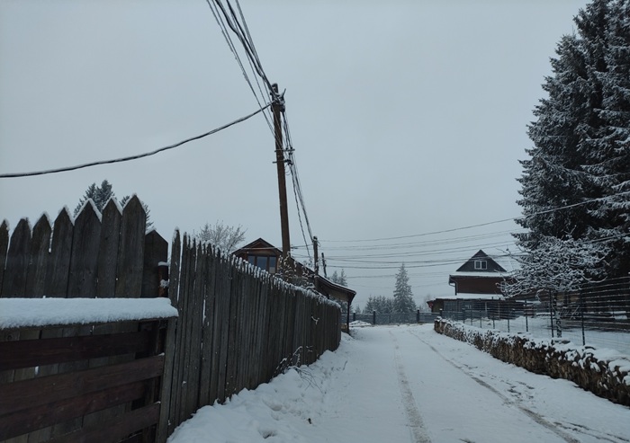 Мамо, подивися… Ось справжні відгуки… Тут люди кажуть, що до лікування людина пила, але була осудною… А після лікування перестала пити, але отримала проблеми з психікою. Точно лохотрон